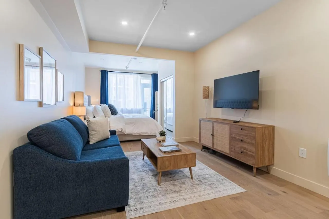 Apartment Downtown King Suite With Balcony Montreal