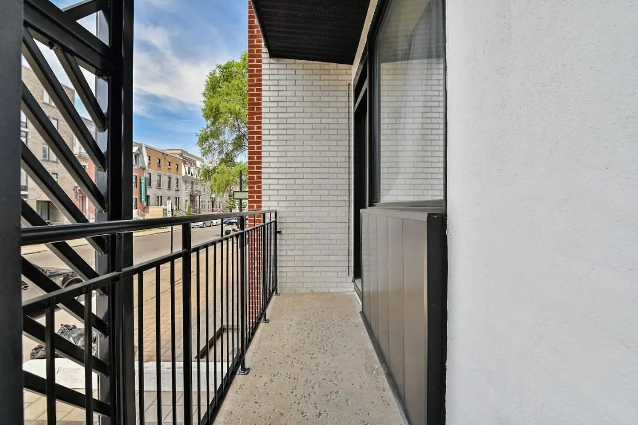 Downtown King Suite With Balcony Montreal Apartment