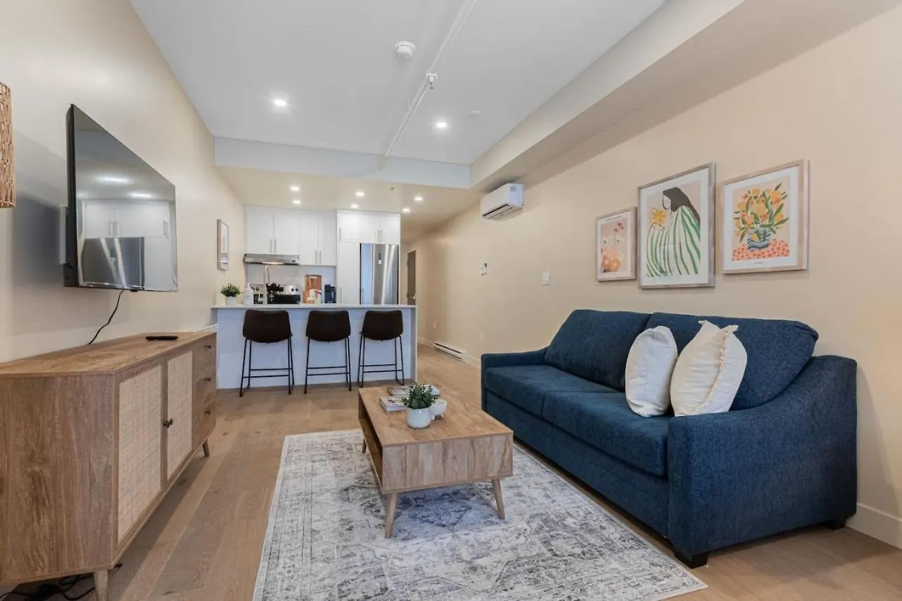 Downtown King Suite With Balcony Montreal