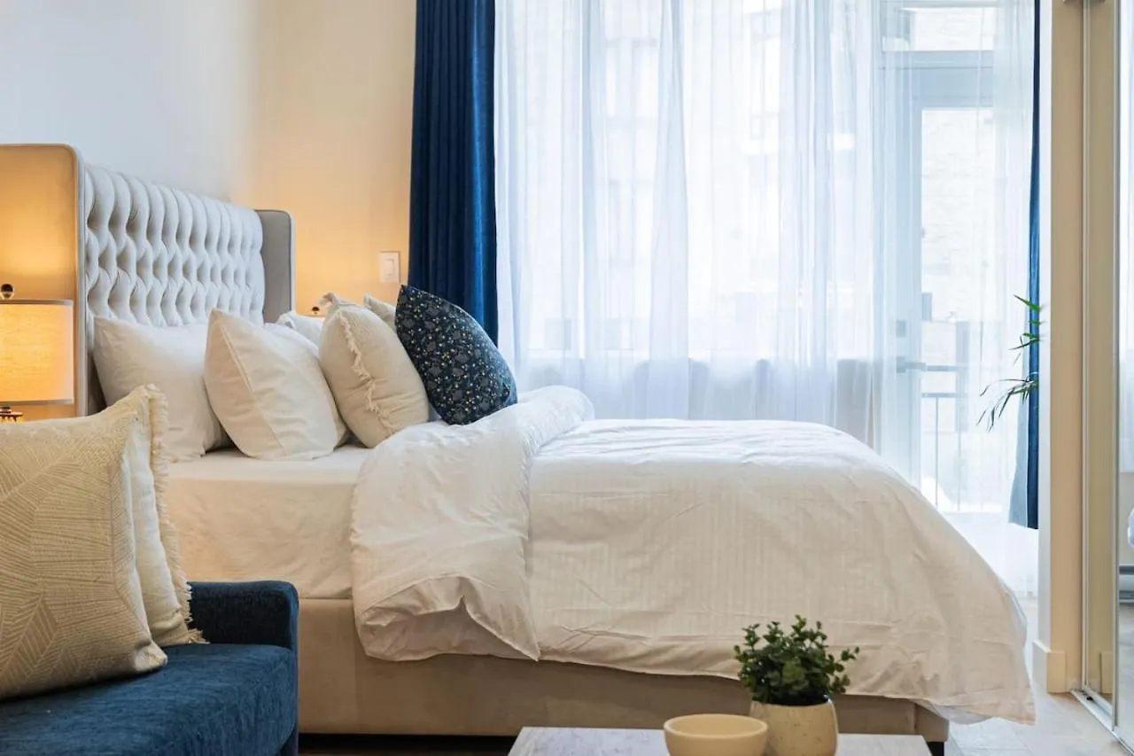 Downtown King Suite With Balcony Montreal